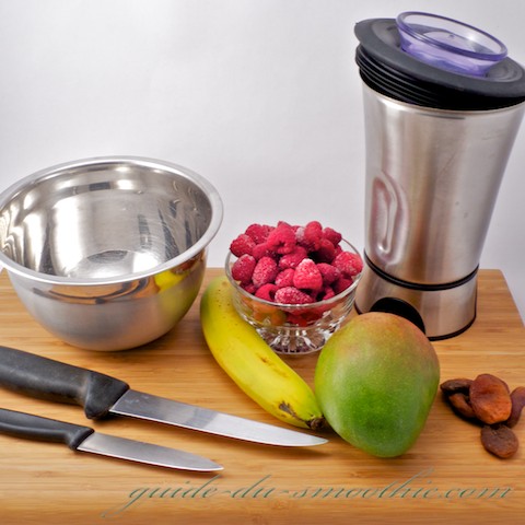 Ingrédients d'un smoothie maison prêts à être préparés